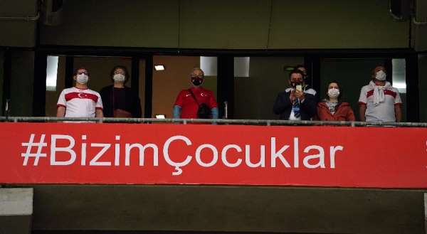 Tribünler 217 gün sonra seyircilere 'merhaba' dedi 