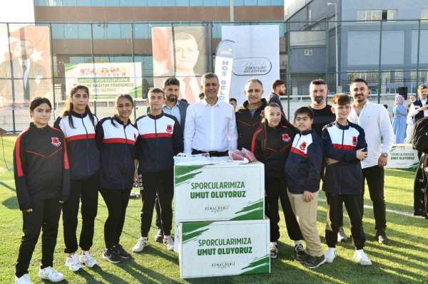 Esenyurt Belediye Başkanı Bozkurt'tan spor kulüplerine malzeme yardımı