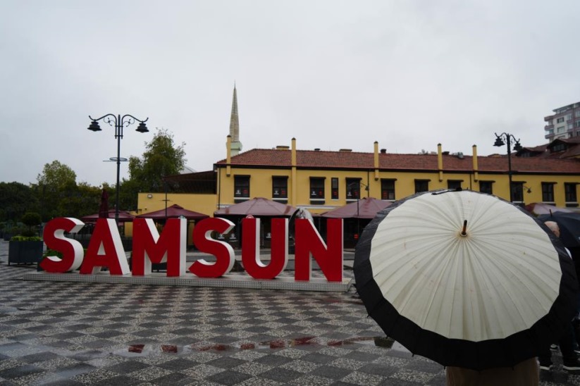 Samsun'da montlar gardıroplardan çıkıyor