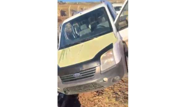 Kaza yapan hırsızlık şüphelileri, aracı bırakıp kaçtı