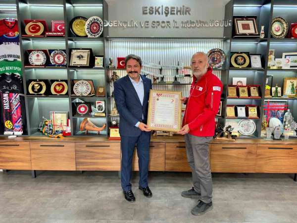 Eskişehir Gençlik ve Spor İl Müdürlüğüne Kızılay'dan bronz madalya