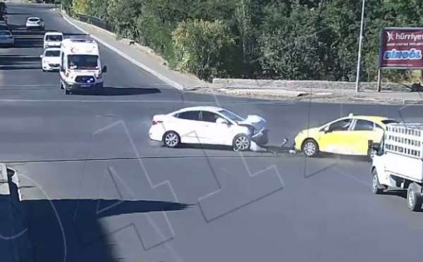 Bingöl'de trafik kazaları kameraya yansıdı