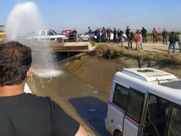 Adana'da kaza yapan dolmuş sulama kanalına düştü: 2'si ağır 13 yaralı