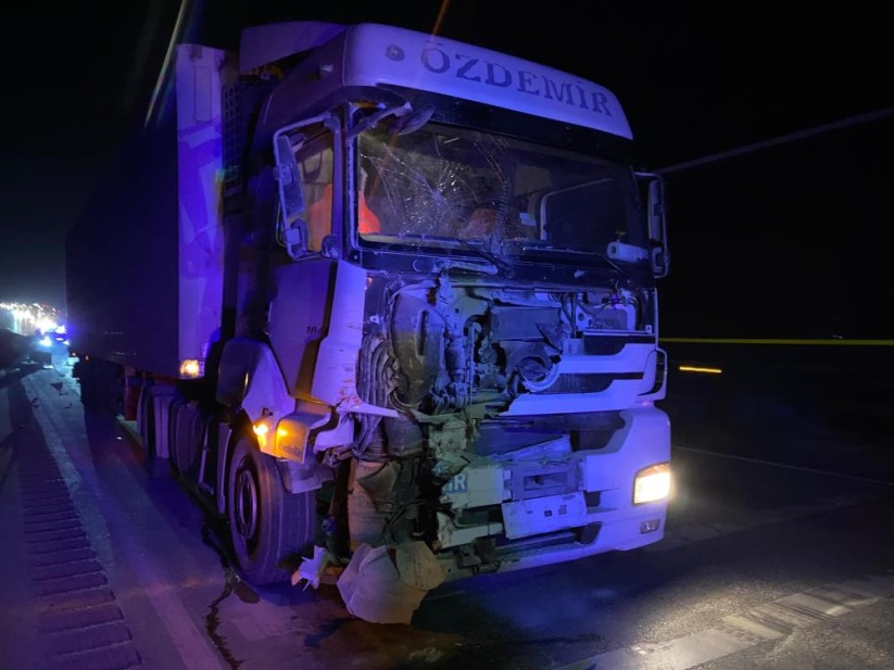 Samsun'da tırın çarptığı traktör devrildi: 2 yaralı