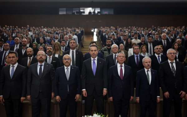 Bakan Bayraktar: 'Enerjide bağımsız bir Türkiye hedefinde en önemli görev enerji uzmanlarına düşüyor'