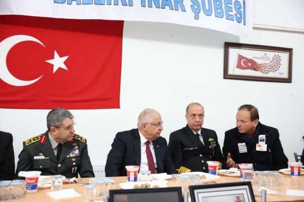 Bakan Güler'den şehit ailelerine ziyaret