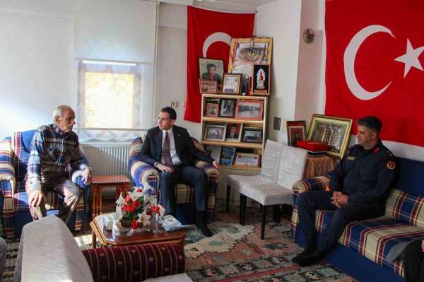 Hisarcık Kaymakamı Erkan Atam'dan, şehit mezarına ve ailesine ziyaret