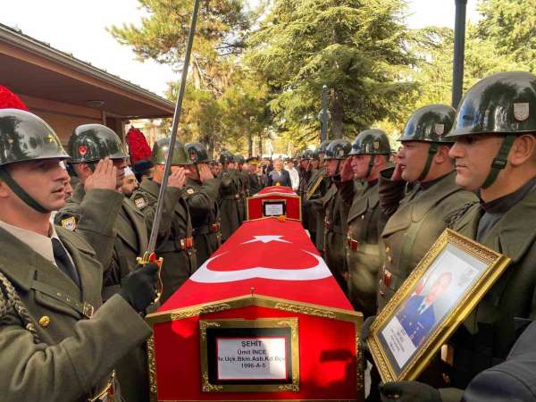 Kıdemli Başçavuş İnce ve Uzman Çavuş Dolapci, Cebeci Askeri Şehitliği'nde toprağa verildi