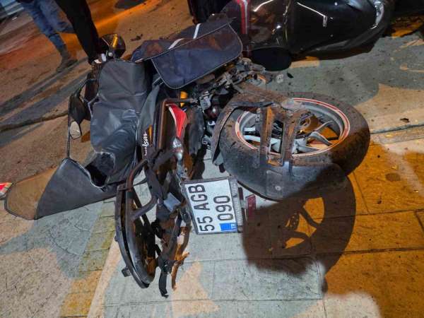 Samsun'da motokurye ile otomobil kafa kafaya çarpıştı: 1 yaralı