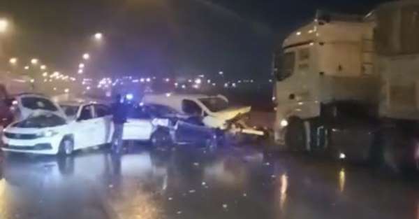 Tarsus-Adana-Gaziantep Otoyolu'nda 12 aracın karıştığı zincirleme kaza: 13 yaralı