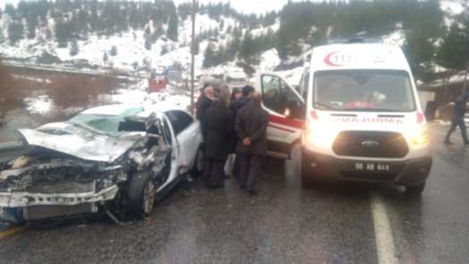 Bitlis'te trafik kazası: 1'i ağır 2 yaralı 