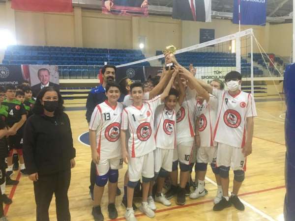Yıldız erkekler voleybol il şampiyonu Edebali Ortaokulu oldu