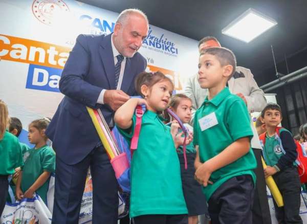 Başkan Sandıkçı: 'Eğitim yolculuğunun her aşamasında öğrencilerimizin ve ailelerimizin yanındayız'