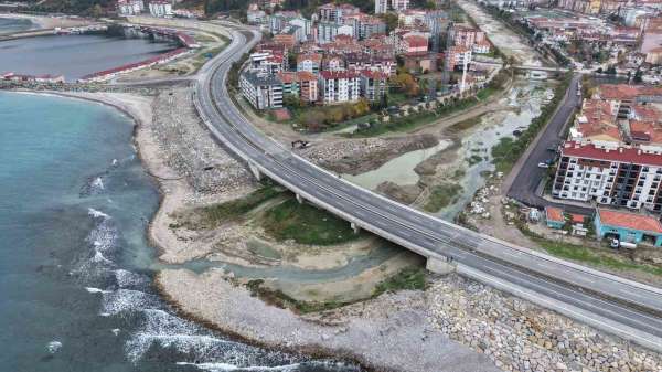 Türkeli'nde sahil yolu ulaşıma açıldı