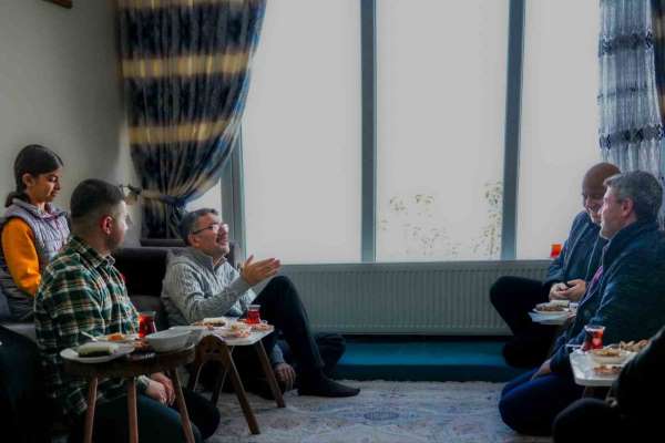 Vali Ali Çelik'ten Şehit Er Halit Tatlı'nın ailesine ziyaret