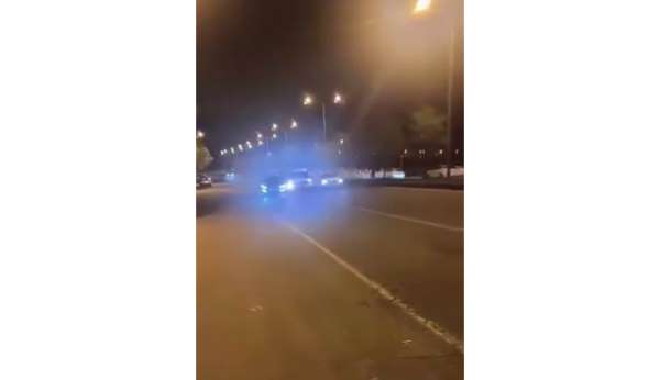 Yolu çekerken kaza anını kaydettiler