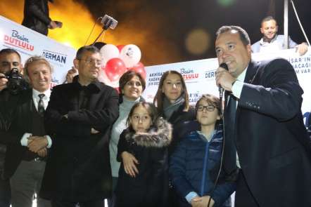 Akhisar'da millet ittifakı adayı Besim Dutlulu kazandı 
