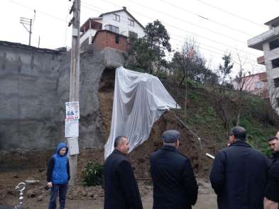Giresun'da inşaat temelinde heyelan meydan geldi, çevre evler boşaltıldı 