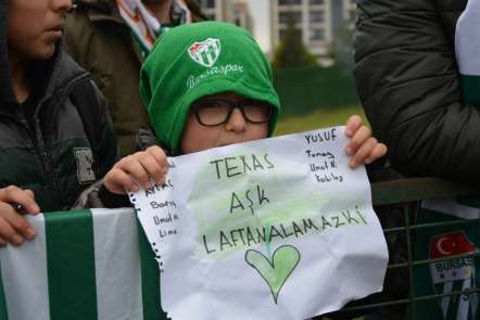 Bursaspor'lu futbolcular ile taraftarlar Sevgililer Günü'nde buluştu 