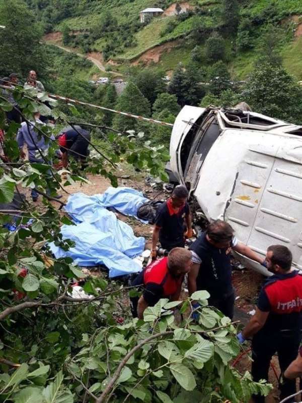 Giresun'da minibüs şarampole yuvarlandı: 5 ölü, 6 yaralı 