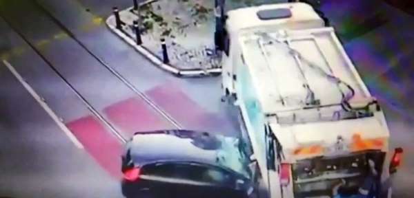 İzmir'de 2 kişinin öldüğü feci kaza kamerada 