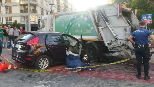 İzmir'de trafik kazası: 2 ölü, 2 yaralı 
