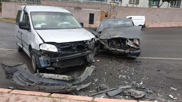 Kayseri'de kaza: 2 yaralı 