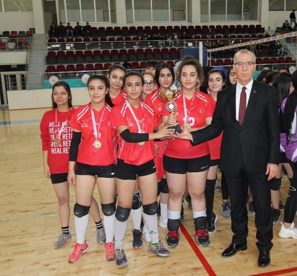 Genç Kızlar Voleybol Kilis Anadolu lisesi birinci oldu 