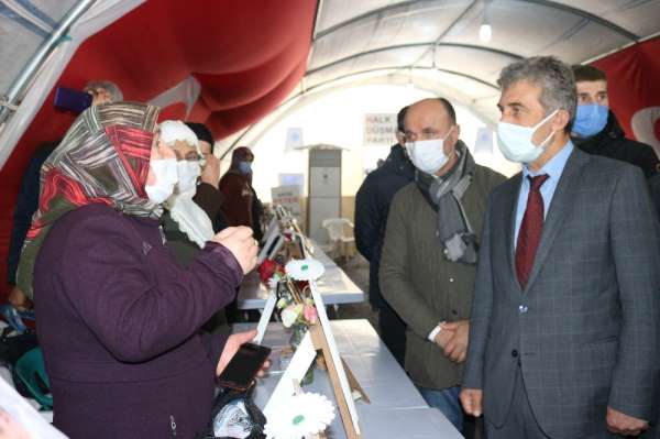 Şehit Kaymakam Safitürk'ün ailesinden evlat nöbetindeki ailelere destek ziyareti 