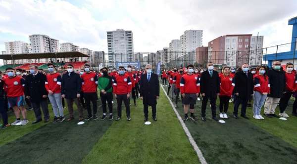 Vali Münir Karaloğlu, özel yetenek kurslarından yararlanan öğrencilerle buluştu 