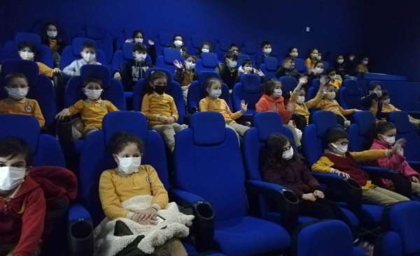 Minik öğrenciler 'Aslan Hürkuş Kayıp Elmas' filmini izledi - Samsun haber