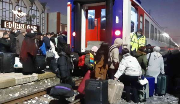 Üniversite öğrencileri trene binebilmek için zamanla yarıştı - Edirne haber