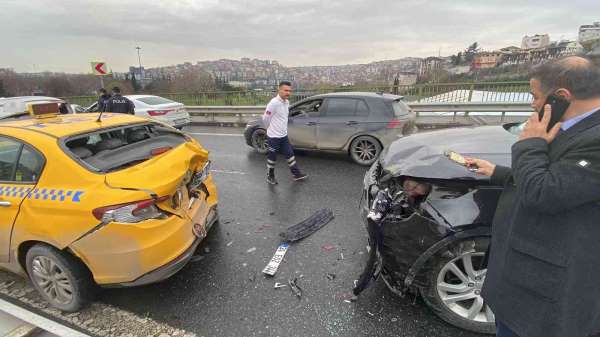 İstanbul'da 5 araçlı zincirleme kaza: Libyalı kadın sürücü şok yaşadı