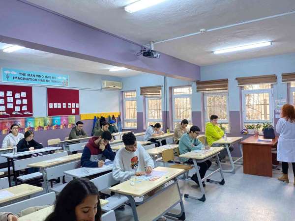 Sultangazi'de üniversite sınavı provası yapıldı