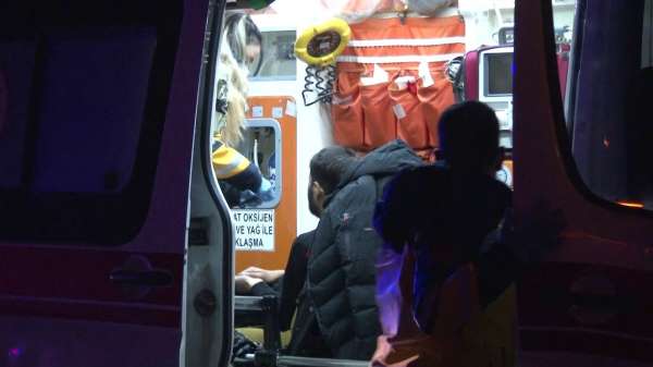 Sancaktepe'de 5 aracın karıştığı zincirleme kazada 2 kişi yaralandı