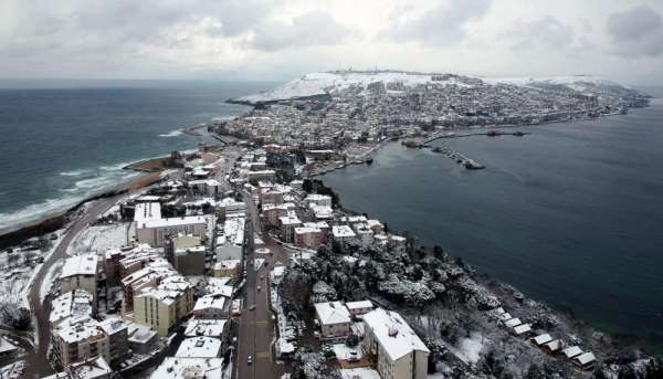 Sinop'ta karla mücadele: Kapalı köy yolu sayısı 5'e düştü