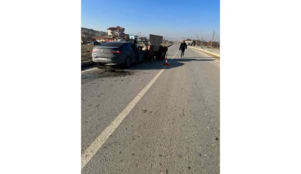 Traktörün ortadan ikiye bölündüğü kazada 5 kişi yaralandı