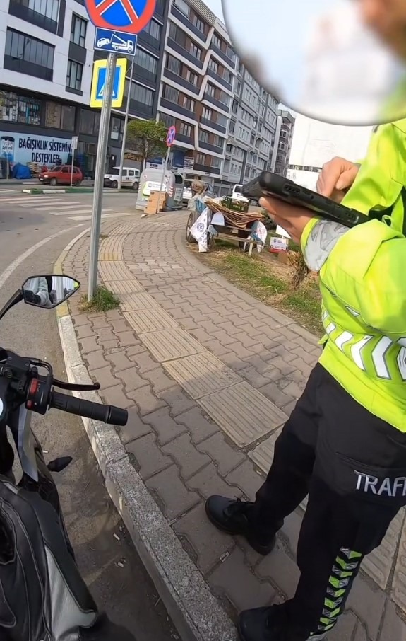 Samsun'da trafik denetiminde gülümseten anlar