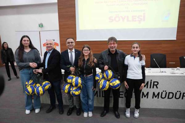 İzmir'de öğrenciler sporcularla buluştu: 750 adet voleybol topu hediye edildi