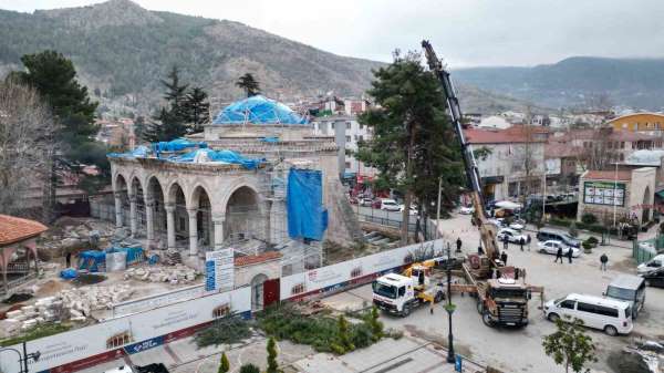 Tokat'ta tarihi cami restorasyonunda mezarlara ulaşıldı