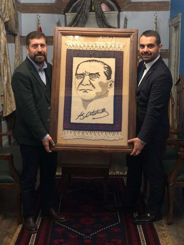 Atatürk portresi işlenmiş Yağcıbedir halısı Bal-Kes'e gelir olacak 