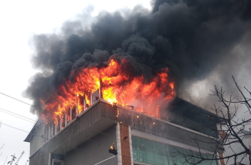 Samsun'da apartmanda korkunç yangın!