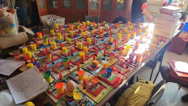 Anadolu Üniversitesi'nden depremzede çocuklara oyuncak yardımı