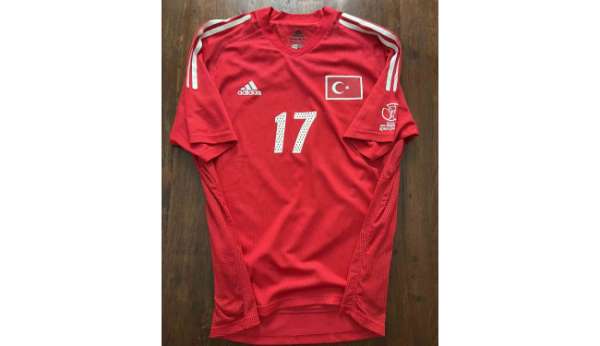 İlhan Mansız, Senegal maçında giydiği milli formayı satışa çıkardı