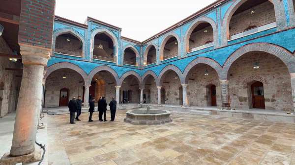 18. yüzyıla ait havuz, 800 yıllık Gök Medrese'nin yapısına uygun olarak yerleştirildi