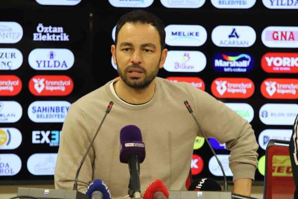 Selçuk İnan: 'Zor bir maçı kazandıkları için oyuncularımı tebrik ediyorum'