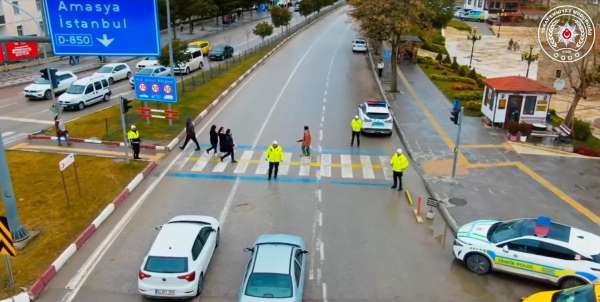 Tokat'ta yayalara yol vermeyen 445 sürücüye idari para cezası
