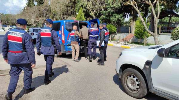 Manisa'da jandarmadan PKK terör örgütüne operasyon: 2 kişi tutuklandı