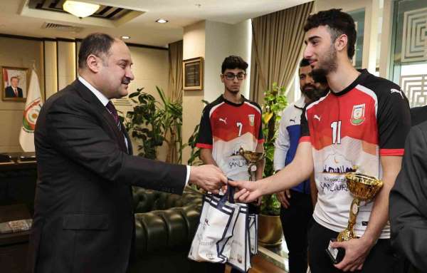 Şampiyonluklarını Gülpınar'a armağan ettiler