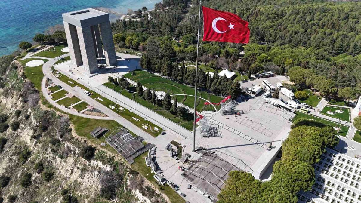 Şehitler Abidesi'nde 18 Mart tören hazırlıkları devam ediyor